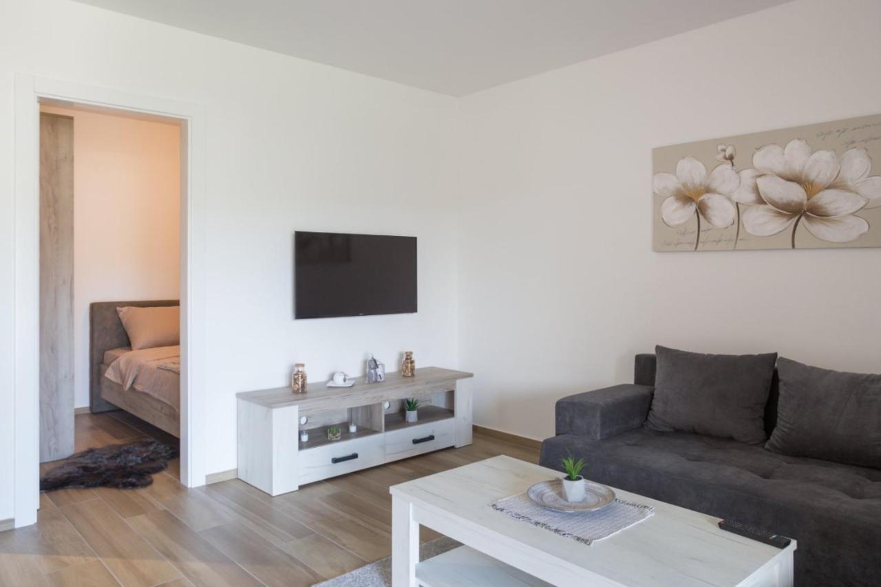 Aqualux Apartments Vrdnik Eksteriør billede